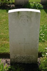 Dozinghem Military Cemetery - Magee, Walter McKinnon